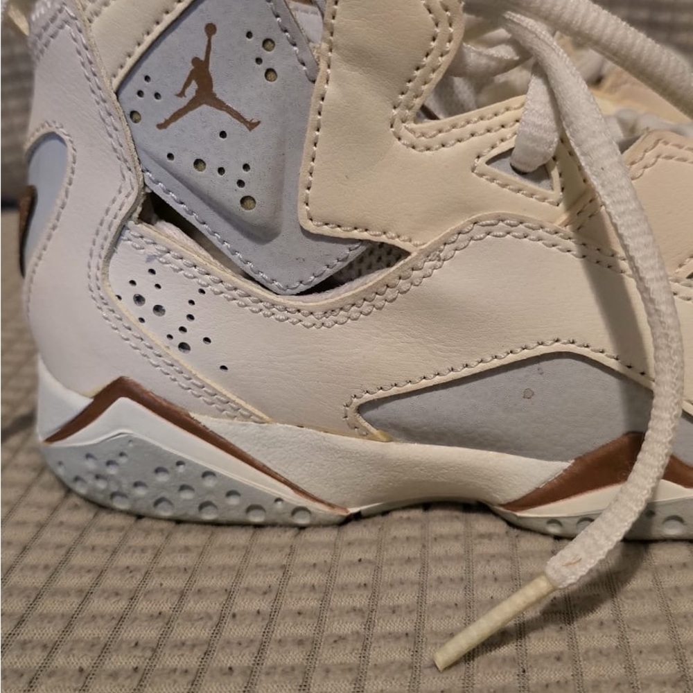 Jordan Kids White and Brown Sneakers - Picture 5 of 15